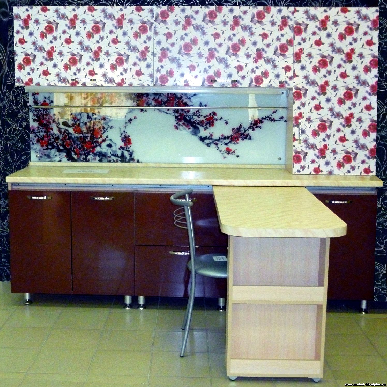 Кухонный гарнитур со скидкой более 15000 рублей в Екатеринбурге можно купить сейчас в салоне "Идеал+"